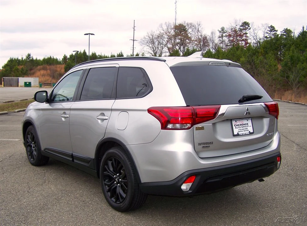 2019 Mitsubishi Outlander - Image 2 of 12