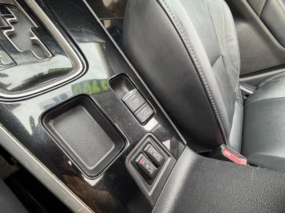 2019 Mitsubishi Outlander - Image 14 of 21