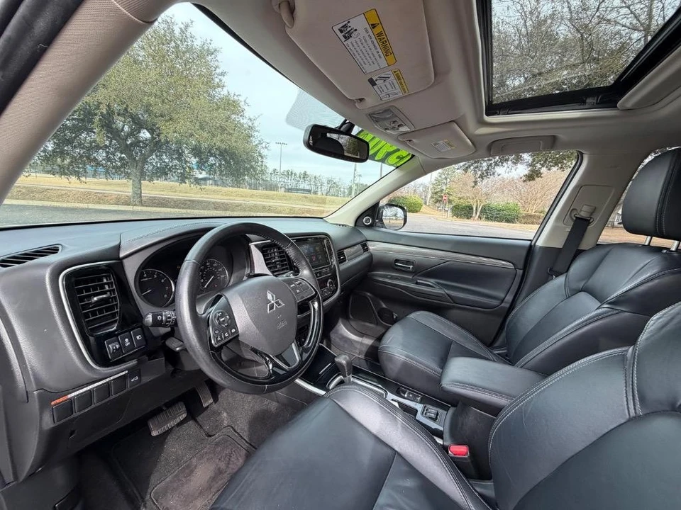2019 Mitsubishi Outlander - Image 8 of 21
