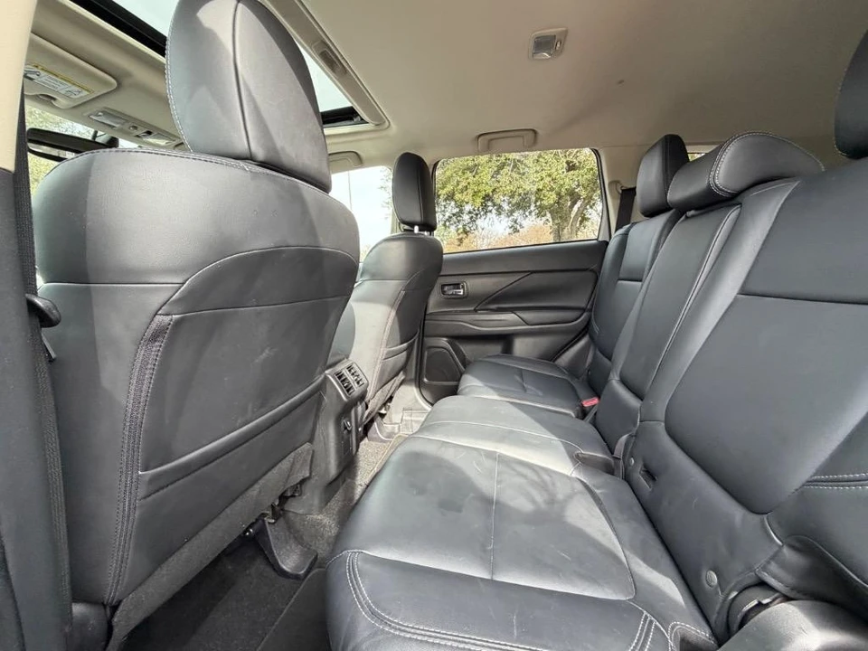 2019 Mitsubishi Outlander - Image 20 of 21