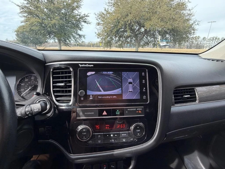 2019 Mitsubishi Outlander - Image 12 of 21