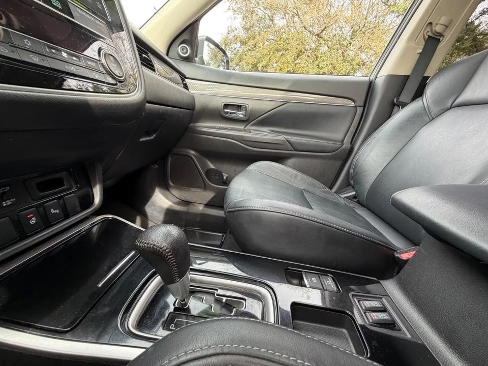2019 Mitsubishi Outlander - Image 15 of 21