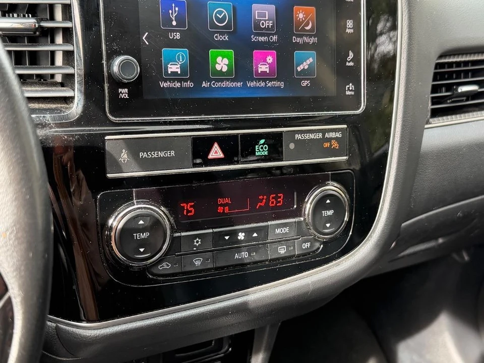 2019 Mitsubishi Outlander - Image 13 of 21