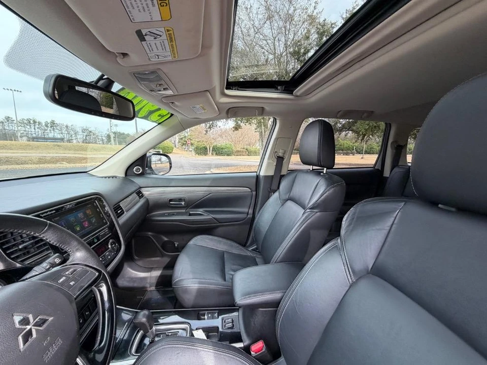 2019 Mitsubishi Outlander - Image 9 of 21