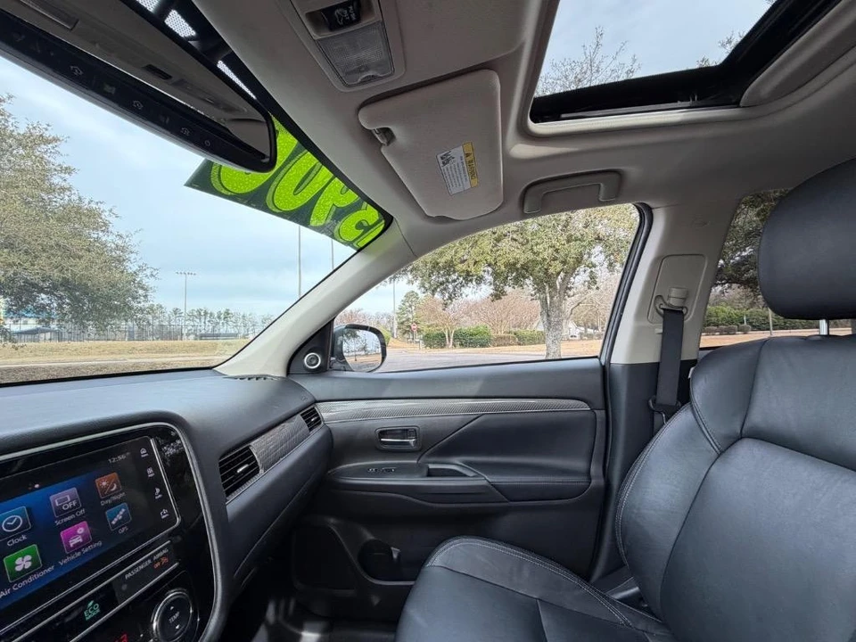 2019 Mitsubishi Outlander - Image 16 of 21