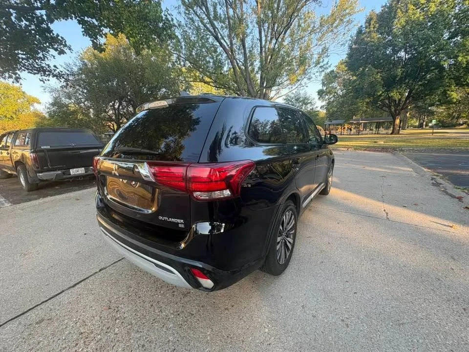 2019 Mitsubishi Outlander - Image 3 of 11