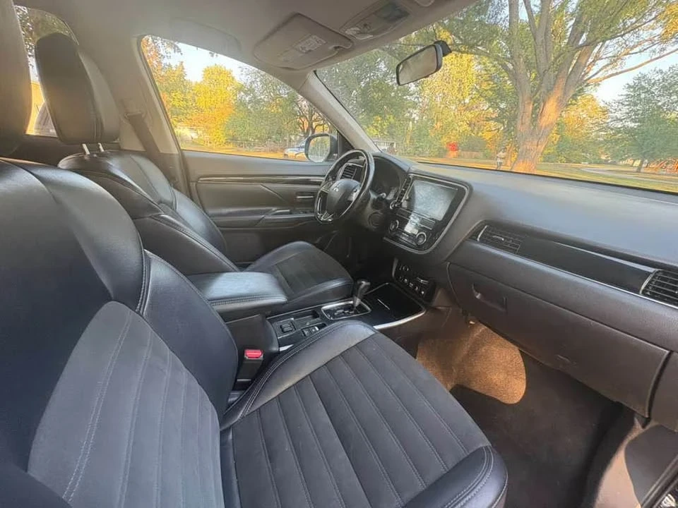 2019 Mitsubishi Outlander - Image 6 of 11
