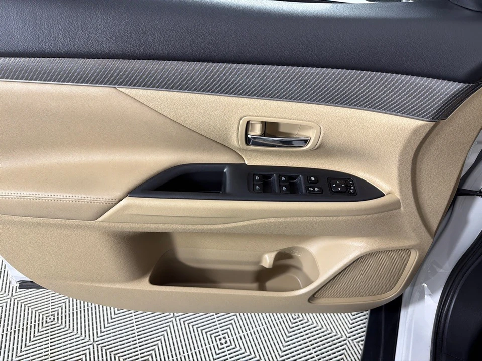 2019 Mitsubishi Outlander - Image 11 of 21