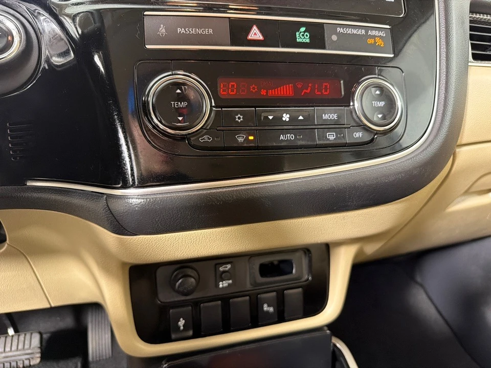 2019 Mitsubishi Outlander - Image 17 of 21