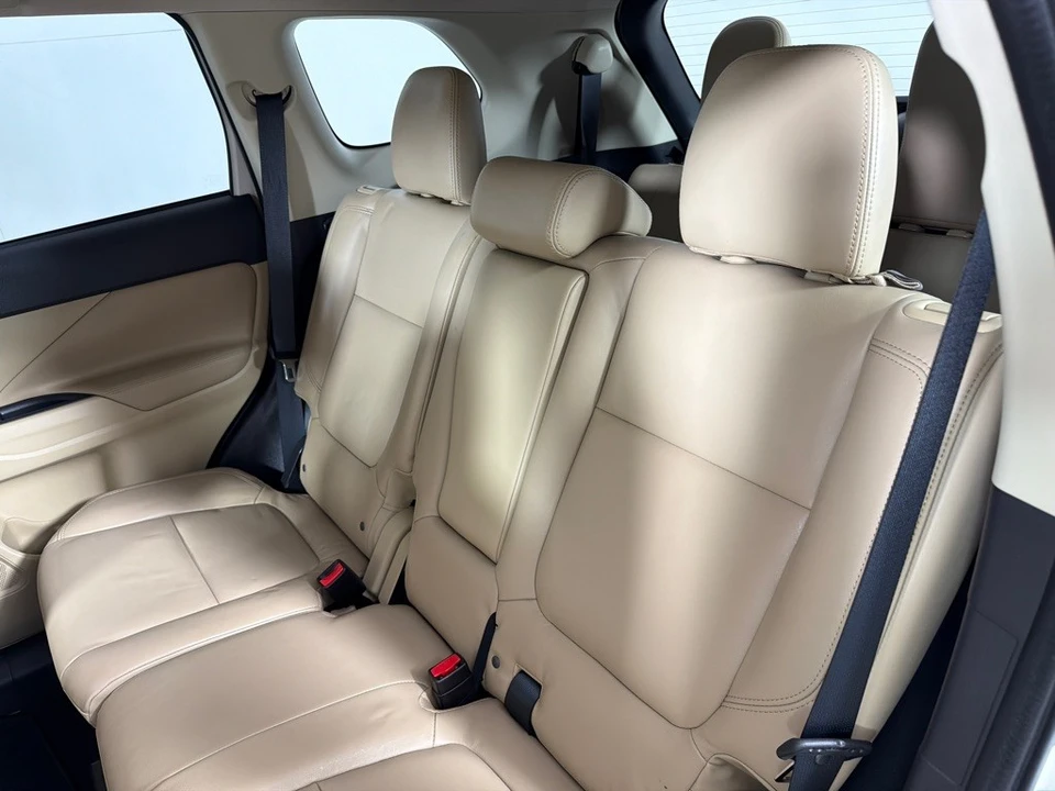 2019 Mitsubishi Outlander - Image 20 of 21