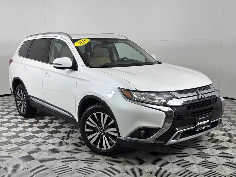 2019 Mitsubishi Outlander - Image 2 of 21