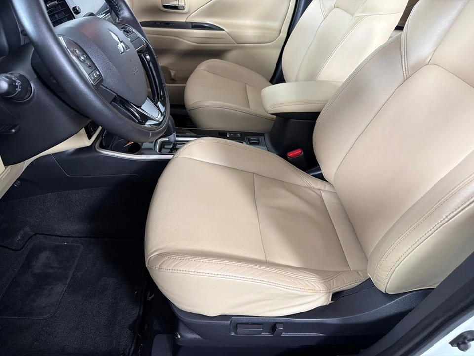 2019 Mitsubishi Outlander - Image 12 of 21