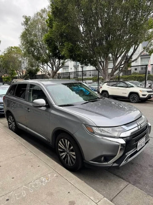2019 Mitsubishi Outlander - Image 3 of 17