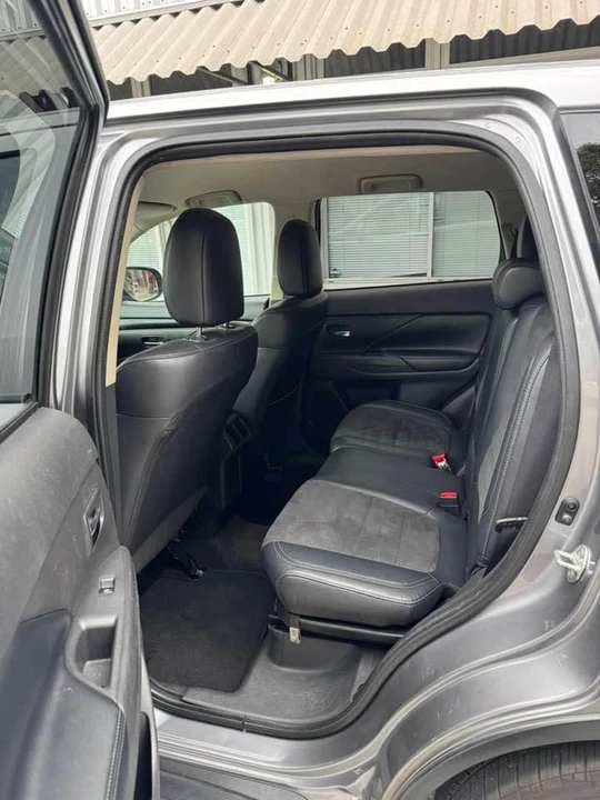 2019 Mitsubishi Outlander - Image 11 of 17