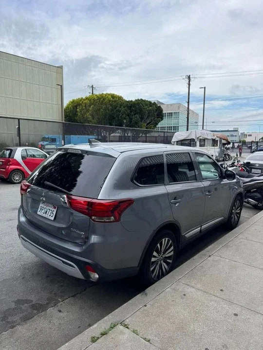 2019 Mitsubishi Outlander - Image 4 of 17