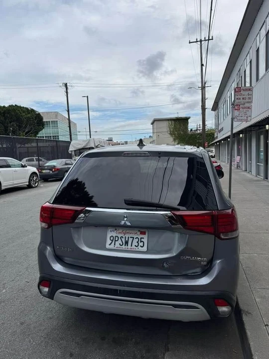 2019 Mitsubishi Outlander - Image 9 of 17