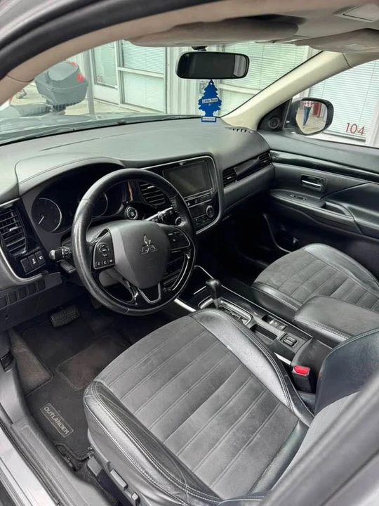 2019 Mitsubishi Outlander - Image 14 of 17