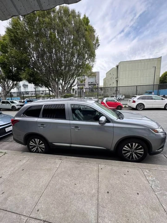 2019 Mitsubishi Outlander - Image 5 of 17