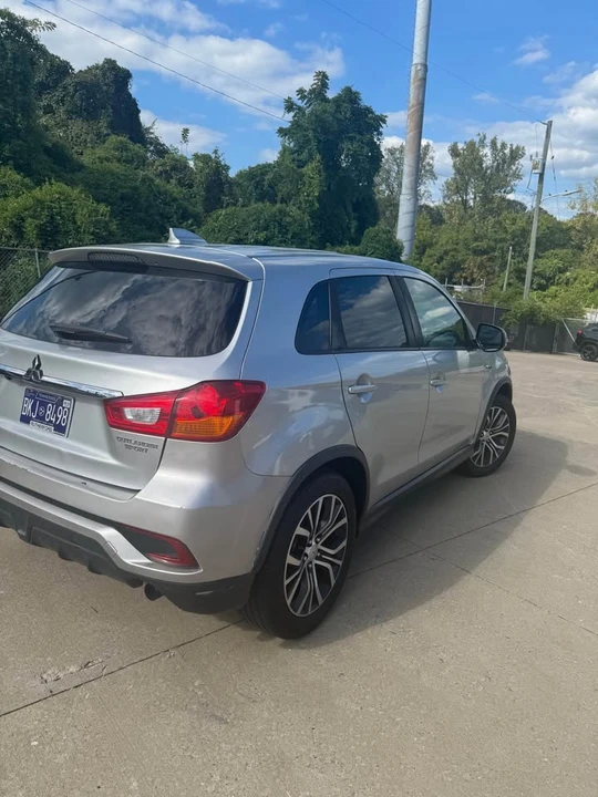 2019 Mitsubishi Outlander - Image 5 of 9