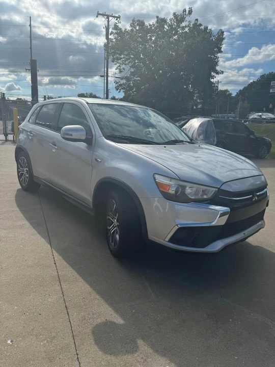 2019 Mitsubishi Outlander - Image 3 of 9