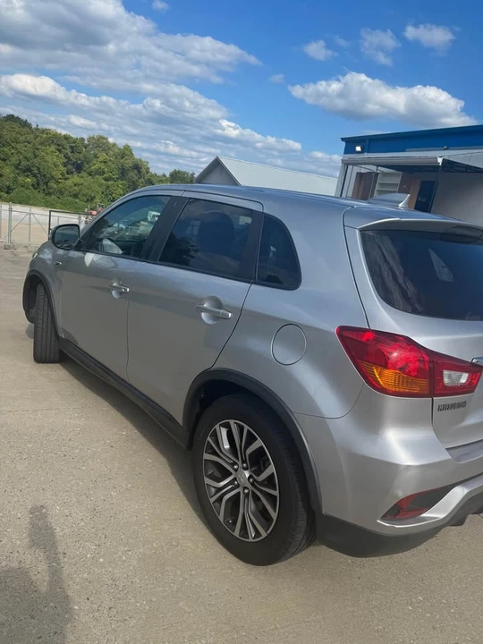 2019 Mitsubishi Outlander - Image 4 of 9