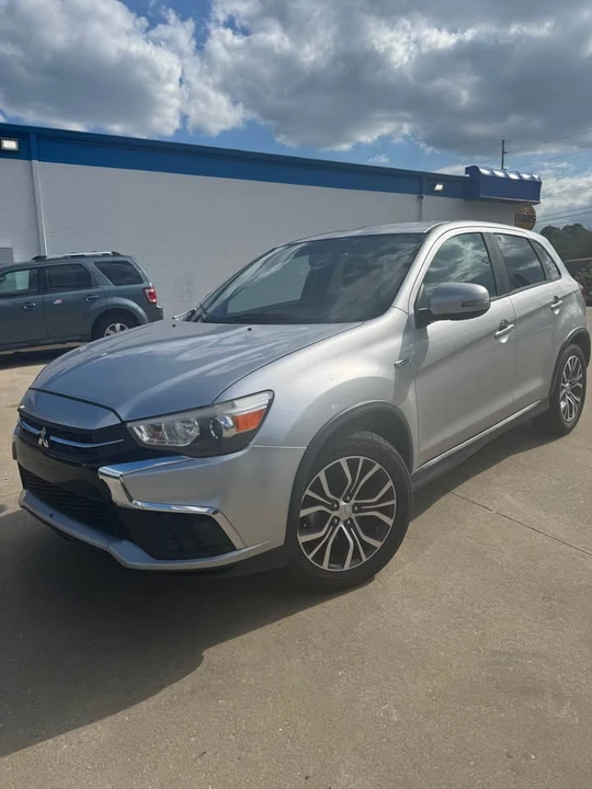 2019 Mitsubishi Outlander - Image 2 of 9