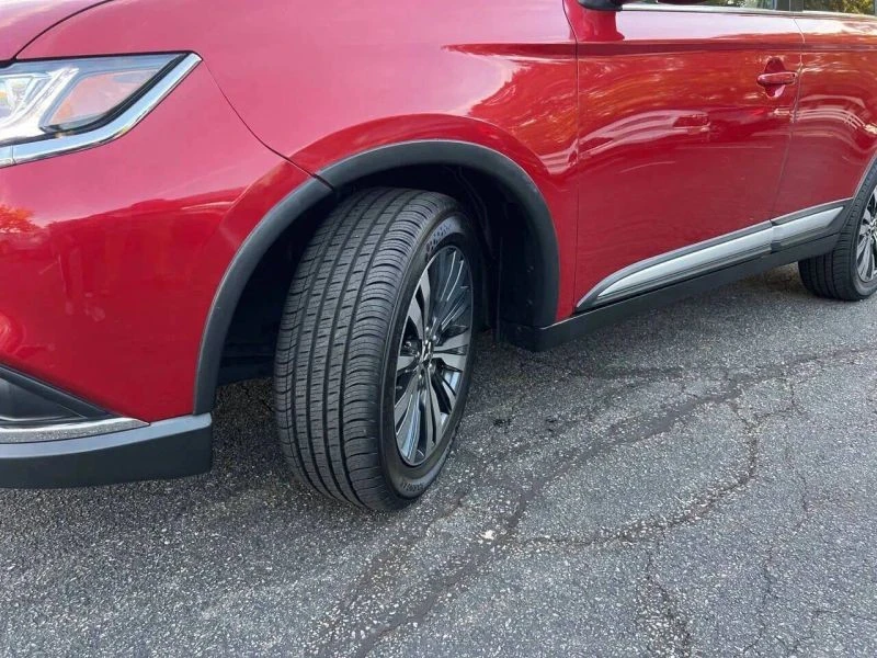 2019 Mitsubishi Outlander - Image 8 of 12