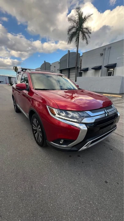 2019 Mitsubishi Outlander - Image 2 of 14