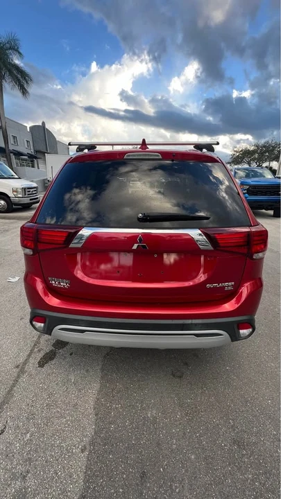 2019 Mitsubishi Outlander - Image 4 of 14