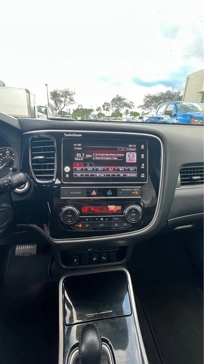 2019 Mitsubishi Outlander - Image 13 of 14