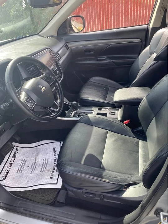 2019 Mitsubishi Outlander - Image 2 of 4