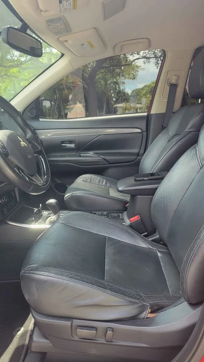 2019 Mitsubishi Outlander - Image 10 of 12