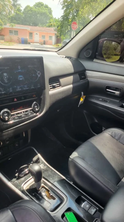 2019 Mitsubishi Outlander - Image 9 of 12