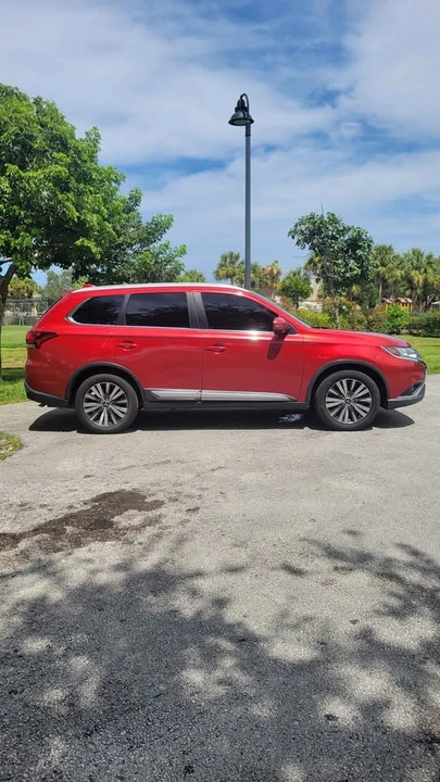 2019 Mitsubishi Outlander - Image 3 of 12