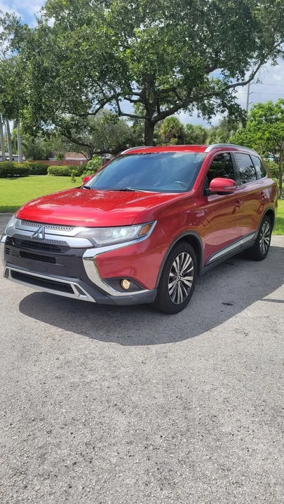 2019 Mitsubishi Outlander - Image 2 of 12