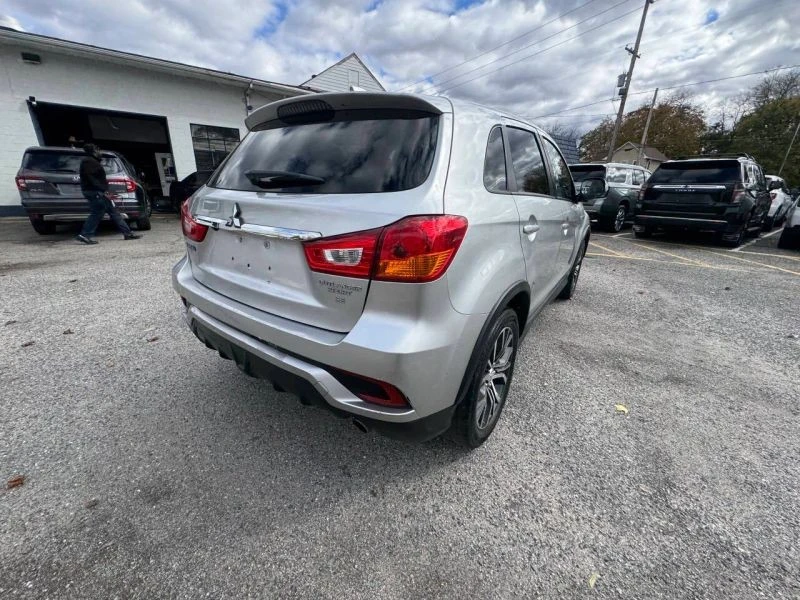 2019 Mitsubishi Outlander - Image 10 of 12