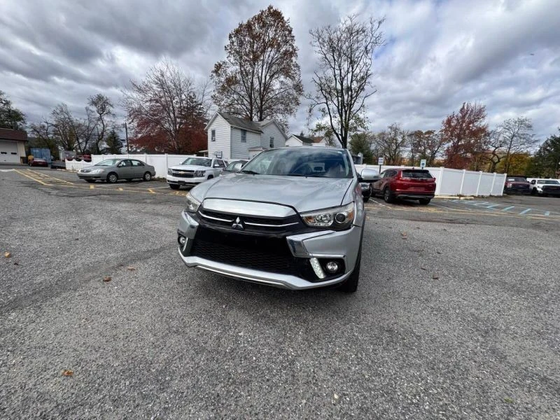 2019 Mitsubishi Outlander - Image 2 of 12