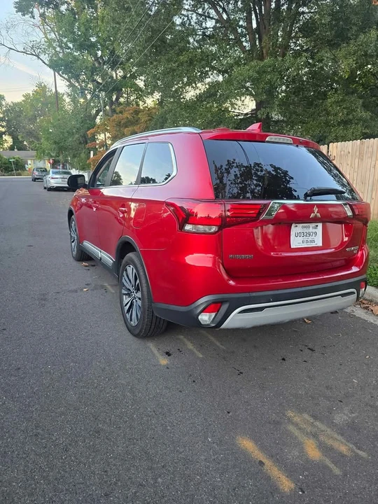 2019 Mitsubishi Outlander - Image 3 of 9