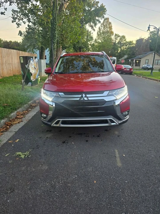 2019 Mitsubishi Outlander - Image 2 of 9