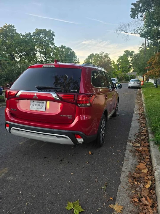 2019 Mitsubishi Outlander - Image 4 of 9