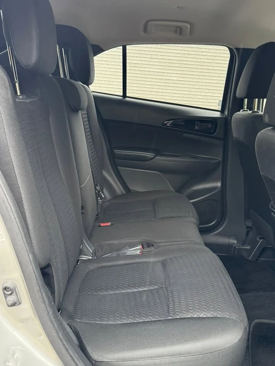 2019 Mitsubishi Eclipse - Image 8 of 15