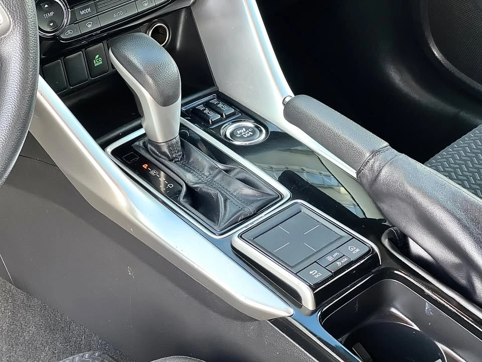 2019 Mitsubishi Eclipse - Image 9 of 10