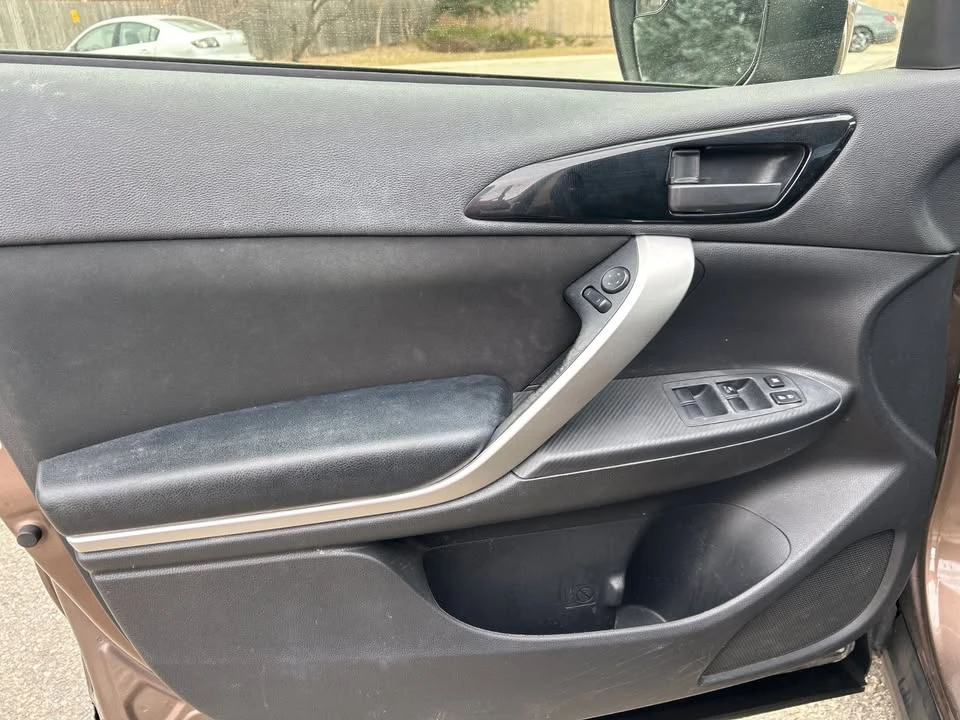 2019 Mitsubishi Eclipse - Image 14 of 20