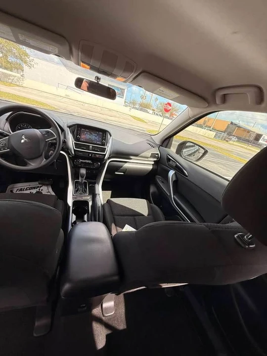 2019 Mitsubishi Eclipse Cross - Image 9 of 18