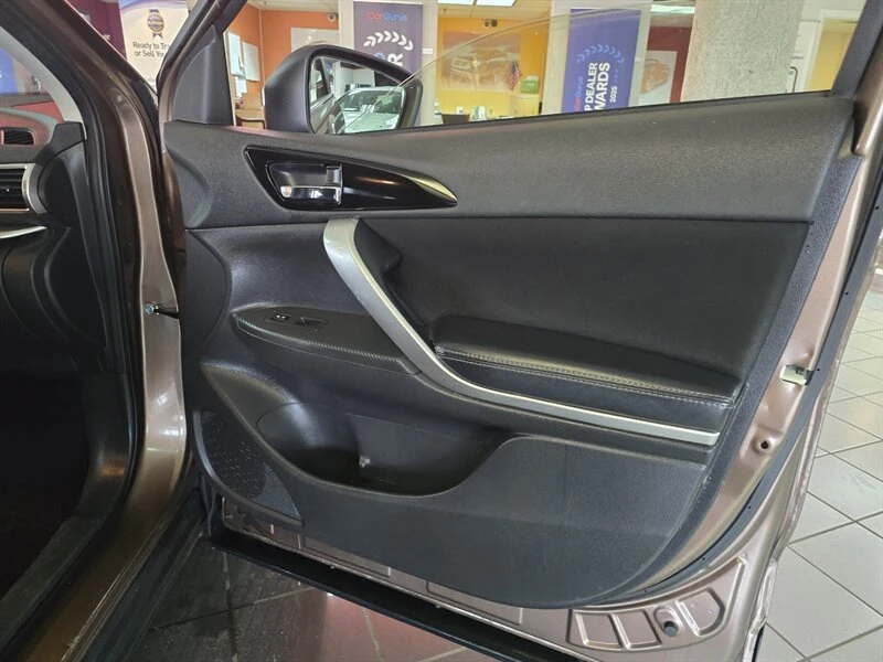 2019 Mitsubishi Eclipse Cross - Image 10 of 18