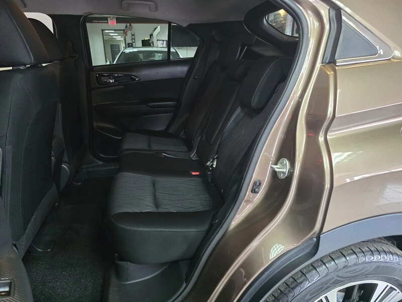 2019 Mitsubishi Eclipse Cross - Image 9 of 18