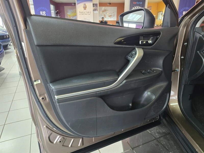 2019 Mitsubishi Eclipse Cross - Image 5 of 18