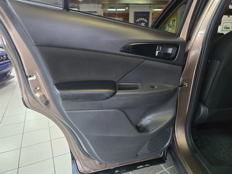 2019 Mitsubishi Eclipse Cross - Image 8 of 18