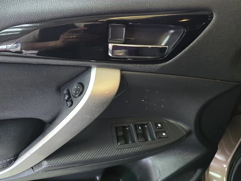 2019 Mitsubishi Eclipse Cross - Image 15 of 18