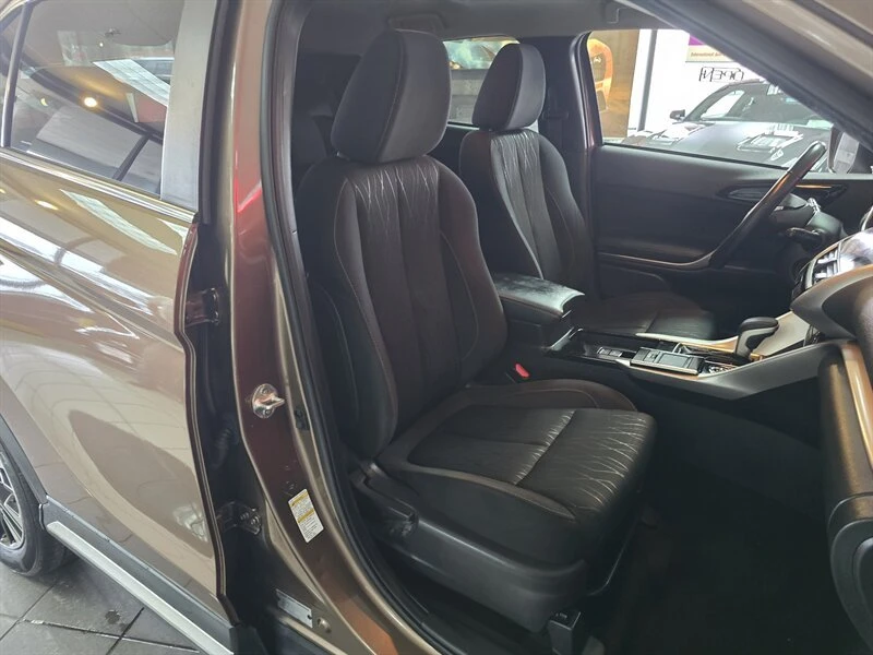 2019 Mitsubishi Eclipse Cross - Image 12 of 18